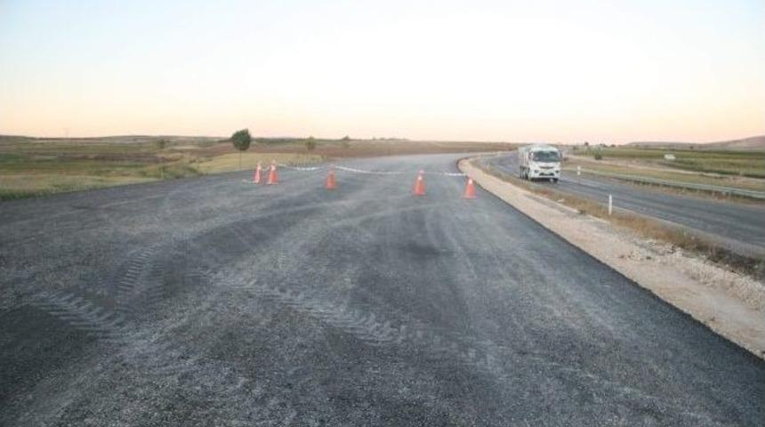 Karayollarına Asfalt D&ouml;k&uuml;lmeye Başlandı