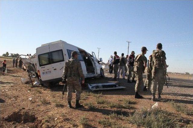 Mardin de &Ouml;ğrenci Servisi Kazası: 3 &Ouml;l&uuml;, 15 Yaralı 1
