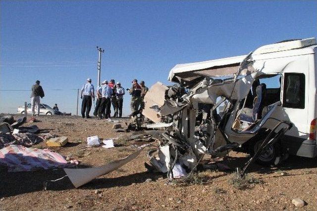Mardin de &Ouml;ğrenci Servisi Kazası: 3 &Ouml;l&uuml;, 15 Yaralı 3