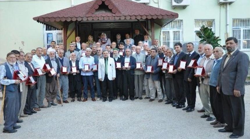 Kozan&rsquo;da Emekli Din G&ouml;revlilerine Plaket