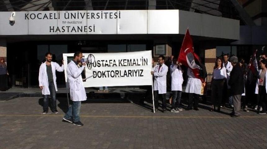 Tıp Fak&uuml;ltesi &Ouml;ğrencileri Andın Kaldırılmasını Protesto Etti