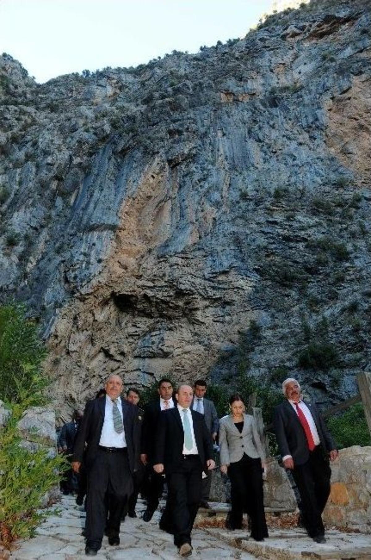 Vali &Ouml;zt&uuml;rk İbradı İl&ccedil;esini Ziyaret Etti