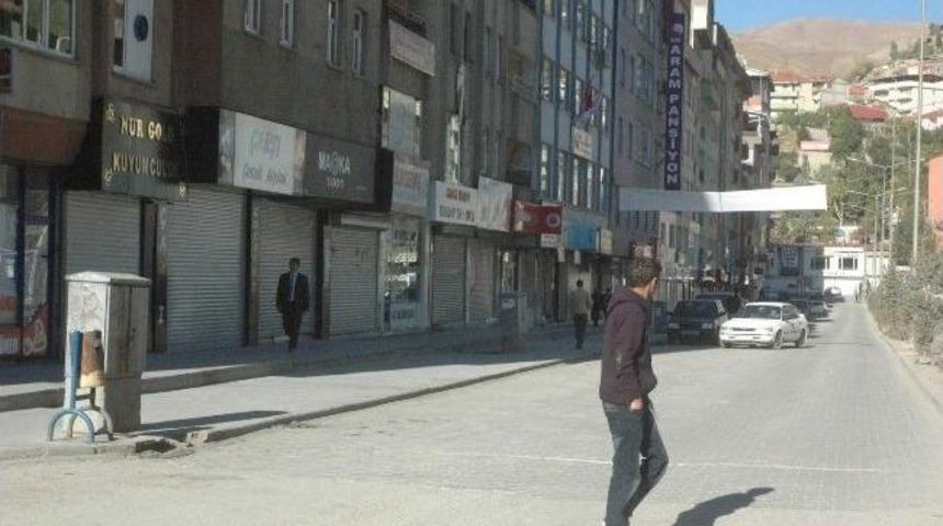 Hakkari&rsquo;de Kepenkler A&ccedil;ılmadı