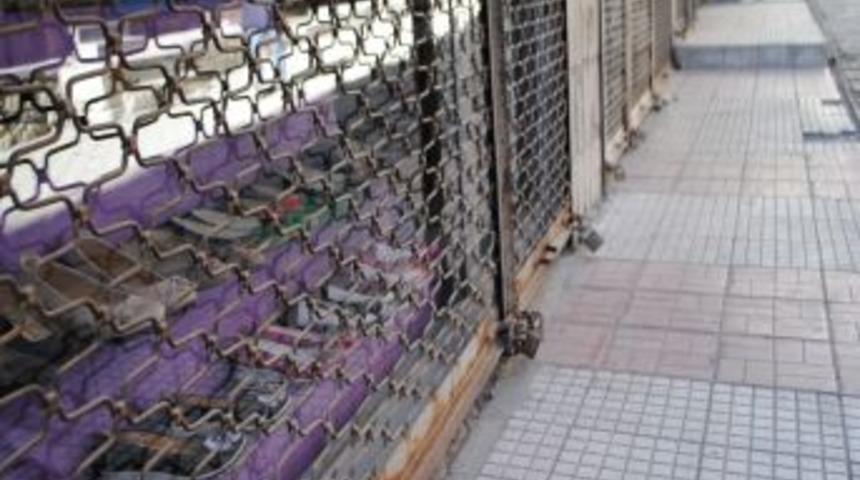 Hakkari&rsquo;de Esnaf 10 Ay Sonra Ilk Defa Kepenk Kapattı