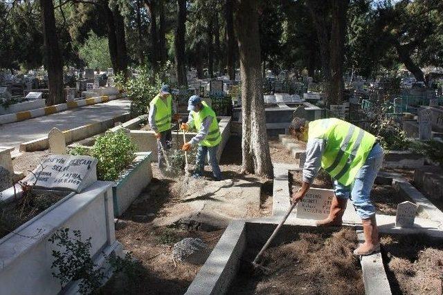 Urla Belediyesi’nden Bayram Temizliği