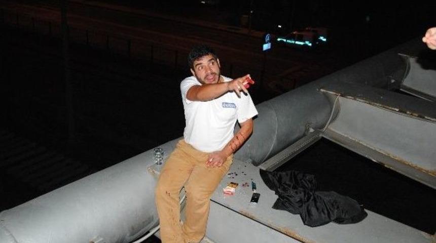 'İşsizim' dedi köprüye çıktı