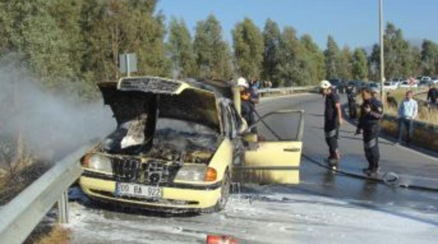 Aydın'da Otoyolda Giden Bir Otomobil Yandı