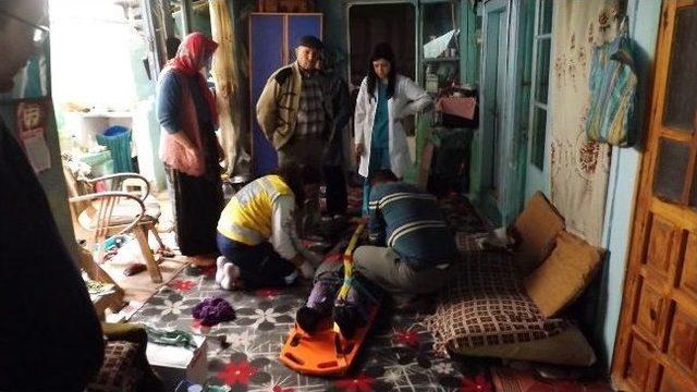 Yıkılan Duvarın Altında Kalan Kadın Yaralandı 3