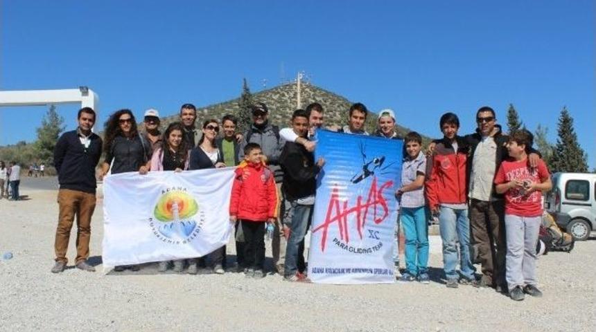 Ahas Yine K&uuml;rs&uuml;de