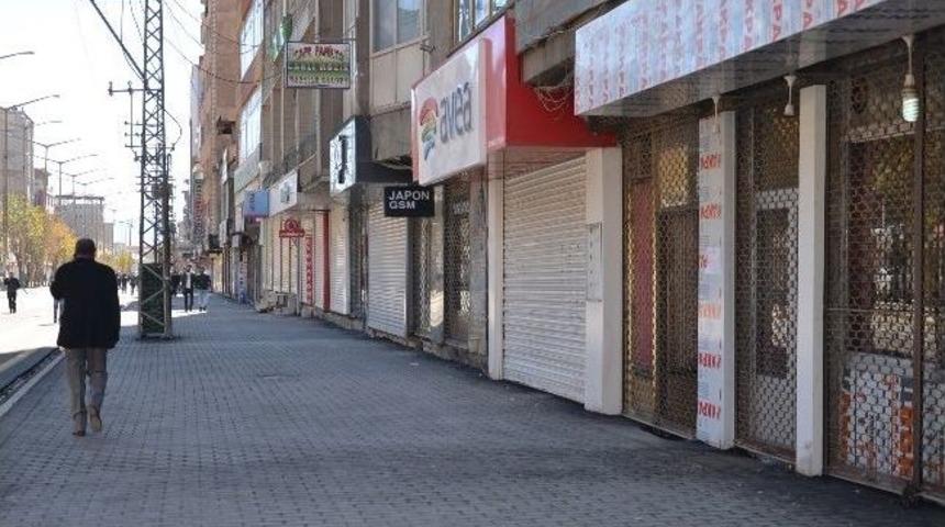 Y&uuml;ksekova&rsquo;da Kepenkler A&ccedil;ılmadı