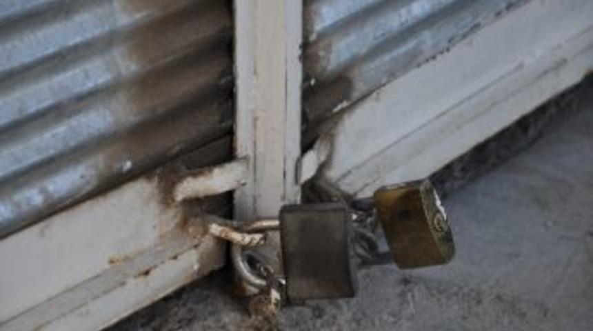 Derik'te Kepenkler A&ccedil;ılmadı