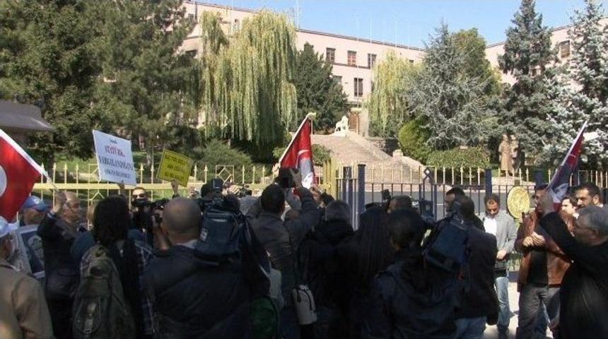 Balyoz Davası Sanıklarının Yakınları, Genelkurmay Başkanlığı &Ouml;n&uuml;nde Eylem Yaptı