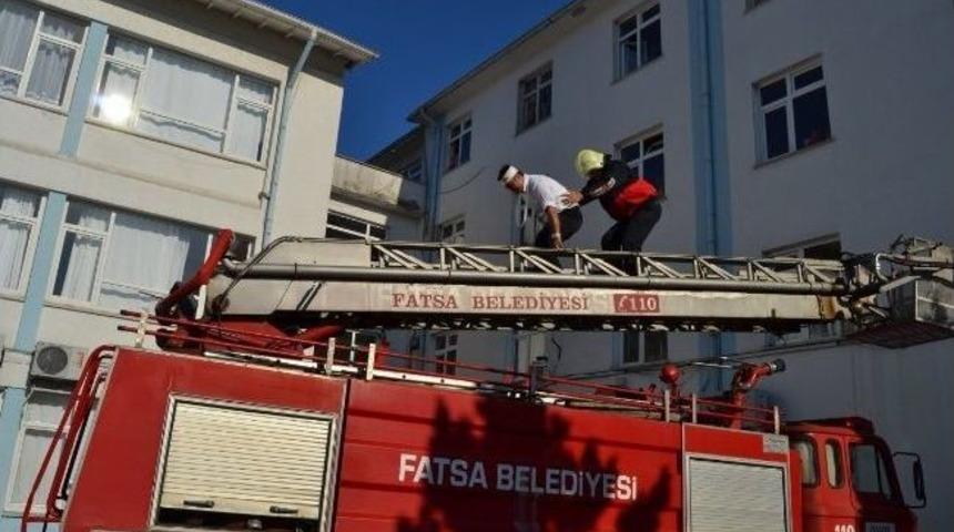 Hastanedeki Yangın Tatbikatı Ger&ccedil;eğini Aratmadı