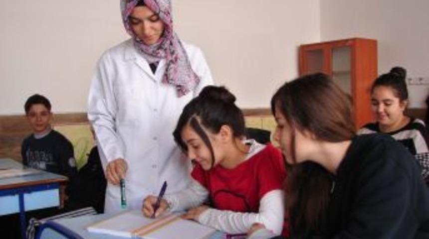 Kamuda &Ouml;ğretmenler Baş&ouml;rt&uuml;l&uuml; Derse Girmeye Başladı