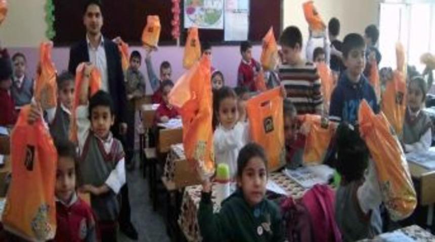 Kahramanmaraşlı &Ouml;ğrenciler, Diyarbakır&rsquo;a Bayram Hediyesi G&ouml;nderdi