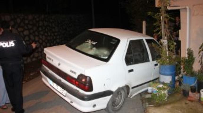 Otomobil Istinat Duvarına &Ccedil;arptı: 1 Yaralı