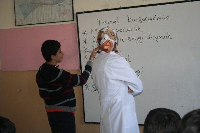 Mardin'de Öğretmenler Başörtüsüyle Ders Girmeye Başladı