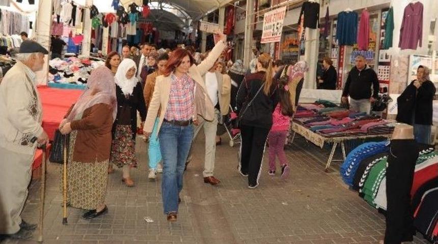 Başkan &Ccedil;er&ccedil;ioğlu, Pazarda Esnaf Ve Vatandaşın Sorunlarını Dinledi