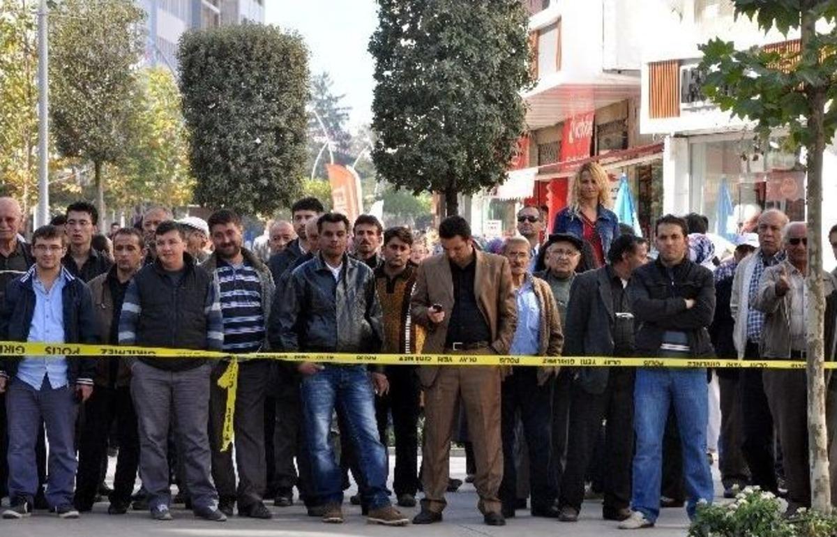Ş&uuml;pheli &Ccedil;antadan Kurban Parası &Ccedil;ıktı