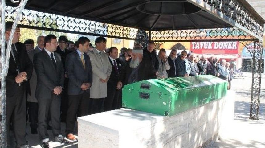 Ak Parti'li Eski Vekilin İntihar Eden Yeğeni Erzurum&rsquo;da Toprağa Verildi