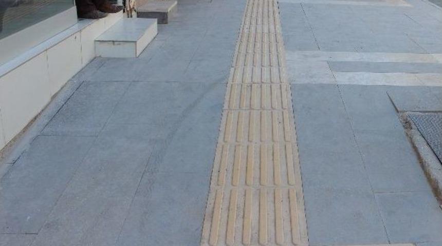 Kaldırım &Ccedil;alışmaları Devam Ediyor