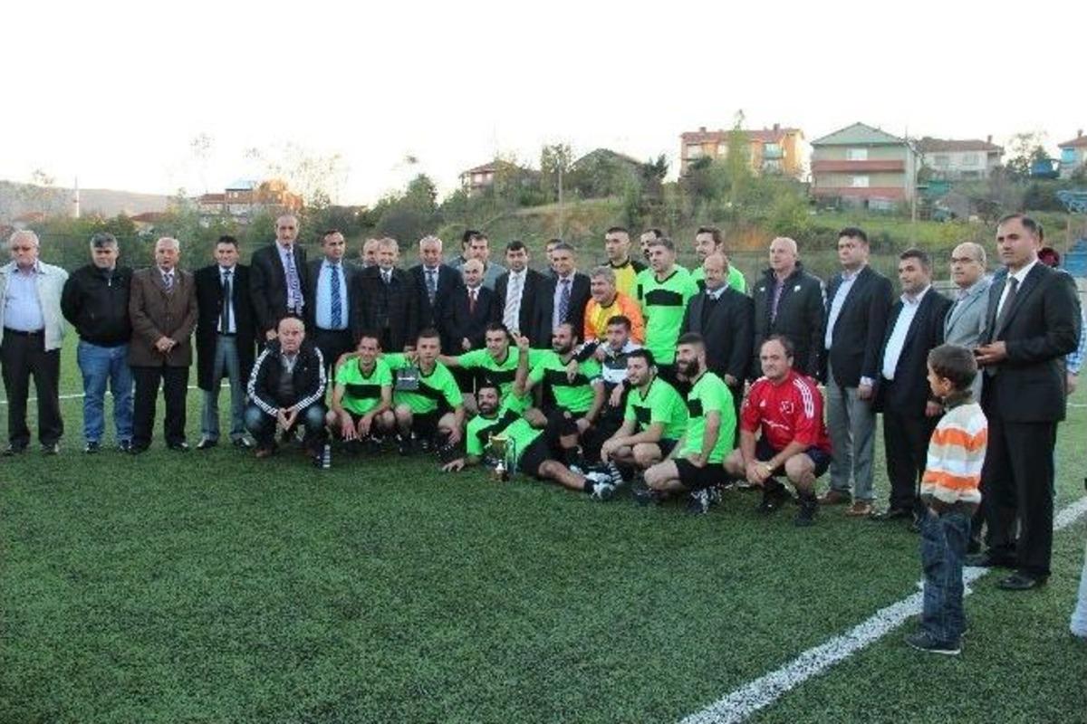 Armut&ccedil;uk Şemsi Denizer Futbol Turnuvası Sona Erdi
