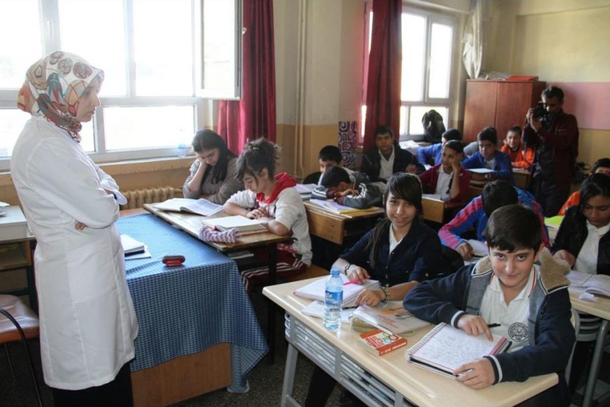 'Baş&ouml;rt&uuml;l&uuml; Derse Giren &Ouml;ğretmenlerin Performansı Artacak'