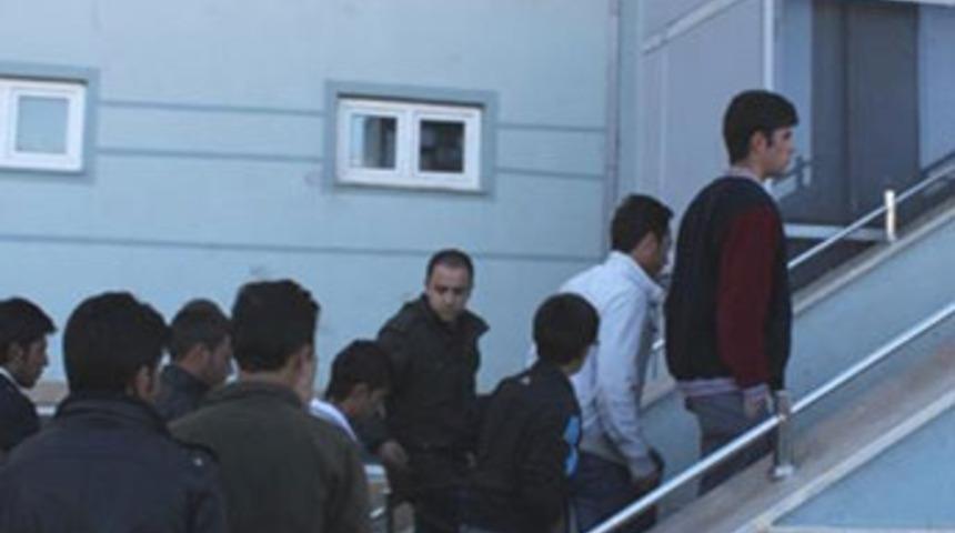 Asans&ouml;re Sıkışan &Ouml;ğrenci &Ouml;ld&uuml;