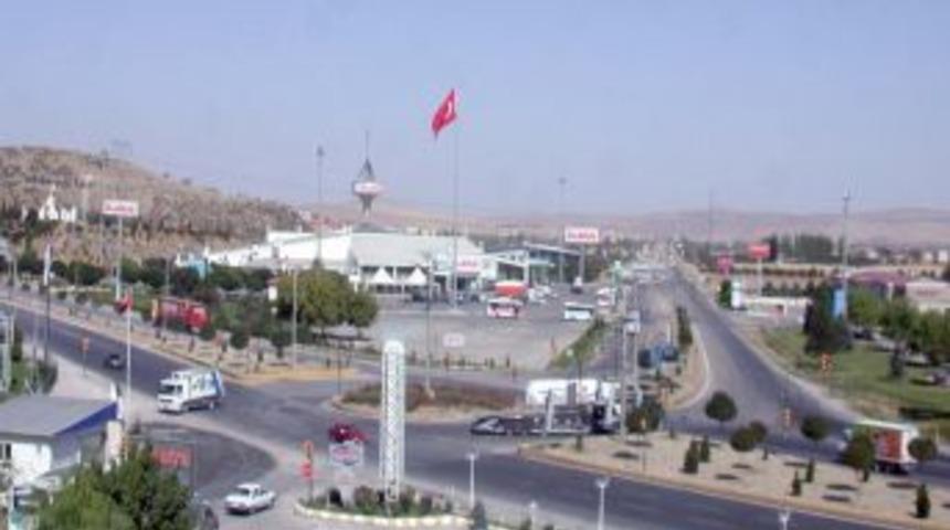 Afyon&rsquo;da Esnaf 90 Bin S&uuml;r&uuml;c&uuml;ye Kilitlendi, Oteller Y&uuml;zde 90 Doldu