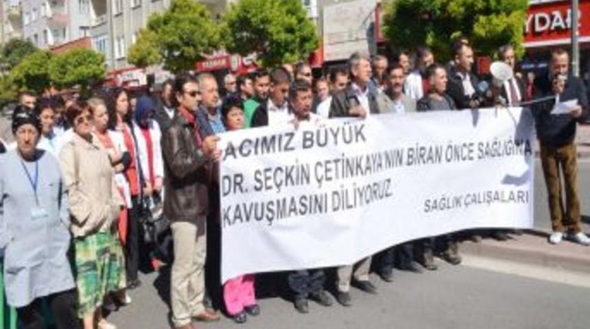 Sağlık &Ccedil;alışanları Doktor I&ccedil;in Yol Kapattı