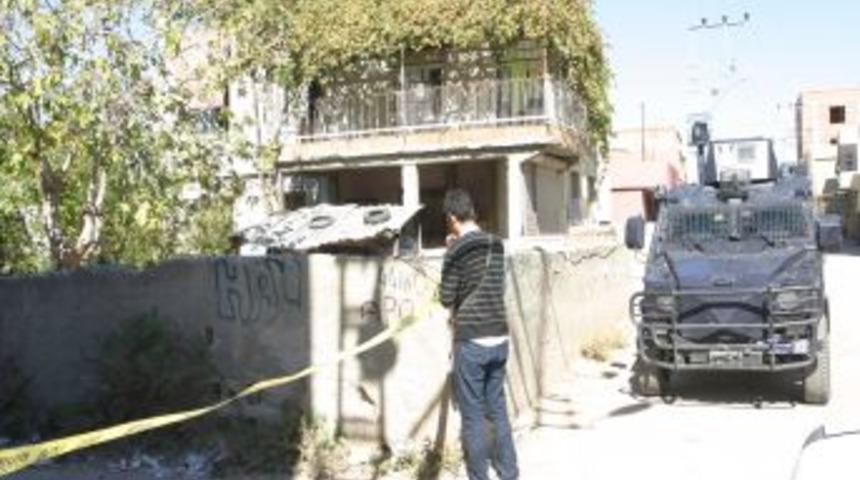 Adana'da 'g&uuml;vercin' Kavgasında 2 Kişi Yaralandı