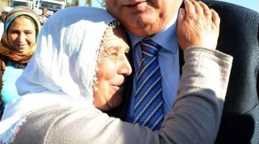 Tepek&ouml;y&rsquo;de Başkan &Ouml;zcan&rsquo;a B&uuml;y&uuml;k Coşku