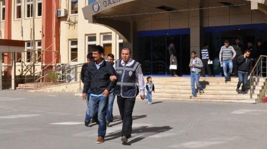 &Uuml;&ccedil; Ayrı İlde 3 Kişiyi Dolandırdığı İddia Edilen Zanlılar Yakalandı