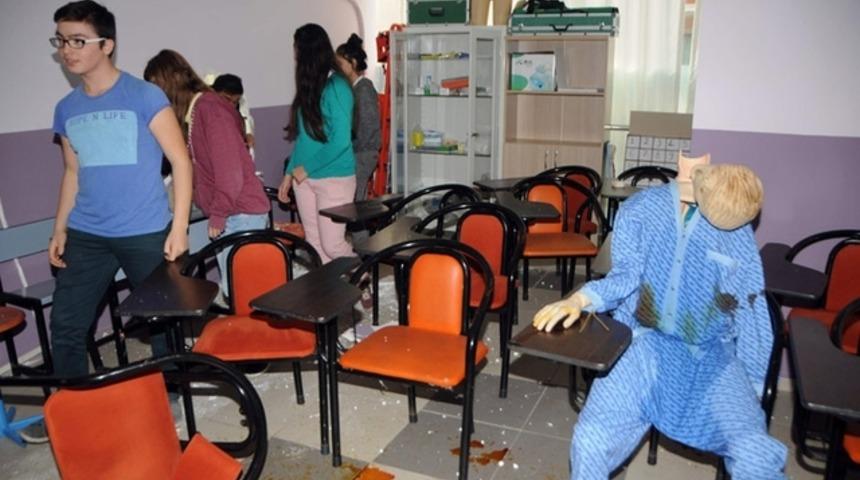 &Ouml;ğretmenler parasız, &ouml;ğrenciler okulsuz kaldı