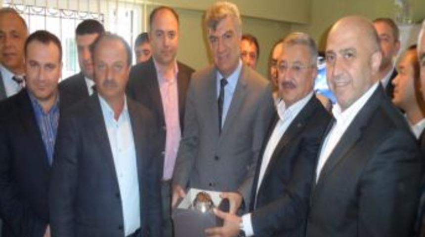 CHP İzmir İl Başkanı Engin'den M&uuml;teahhitlere Ziyaret
