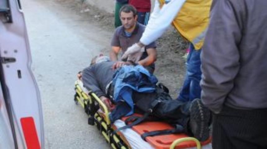 Motosiklet &Ccedil;&ouml;p Konteynerine &Ccedil;arptı: 2 Yaralı