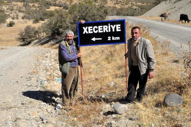 Tunceli de Bir K&ouml;ye Eski Isminin Yazılı Olduğu K&uuml;rt&ccedil;e Tabela Dikildi 1