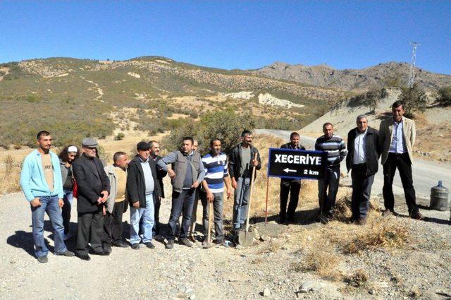 Tunceli de Bir K&ouml;ye Eski Isminin Yazılı Olduğu K&uuml;rt&ccedil;e Tabela Dikildi 2
