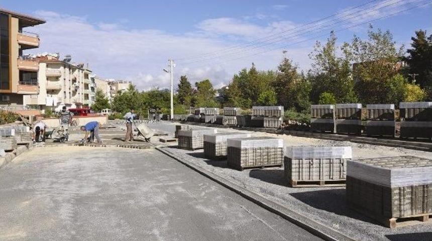 Sel&ccedil;uk'ta Fen İşleri M&uuml;d&uuml;rl&uuml;ğ&uuml; Durmadan &Ccedil;alışıyor