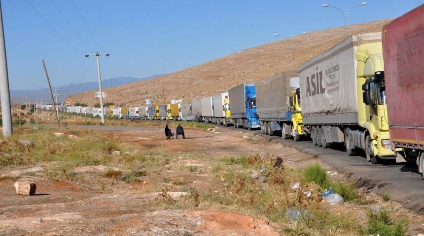 Cilveg&ouml;z&uuml;&rsquo;nde 10 Kilometrelik TIR Kuyruğu Oluştu