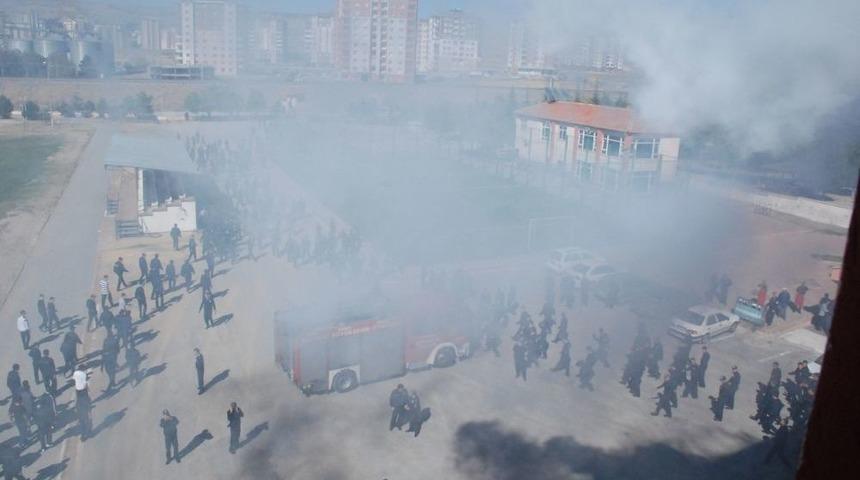 Polis Okulunda Yangın Tatbikatı