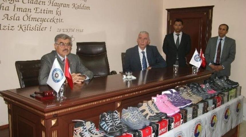 Kitso&rsquo;dan İlk Ve Ortaokullara Ayakabı Yardımı