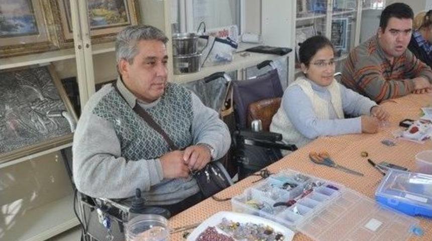 Enad &Uuml;yeleri Okay&rsquo;a Teşekk&uuml;r Etti