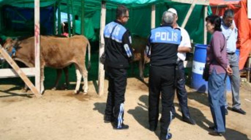 Toplum Destekli Polisler Kurbanlık Satışlarında Arabulucu Oldu