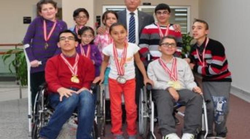 Esog&uuml; Bedensel Engelliler Y&uuml;zme Takımının Başarısı