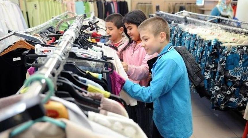 Bayramlıklar Hayır &Ccedil;arşısı&rsquo;ndan