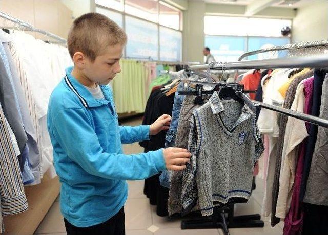 Bayramlıklar Hayır &Ccedil;arşısı&rsquo;ndan 1