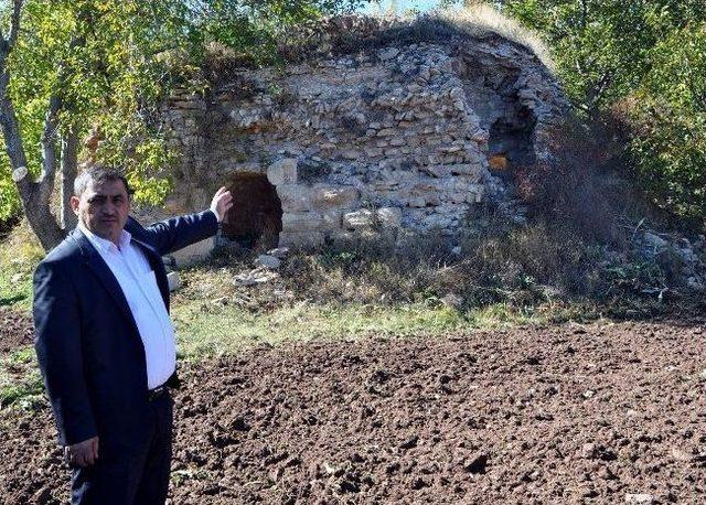 7 Asırlık Tarihi Kilise Yok Olma Tehlikesiyle Karşı Karşıya 1