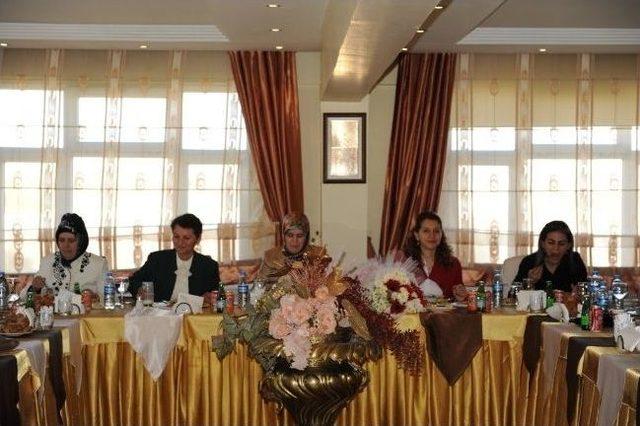 Vali Eşi Hilal Yılmaz dan Eğitime Katkı Yemeği 1