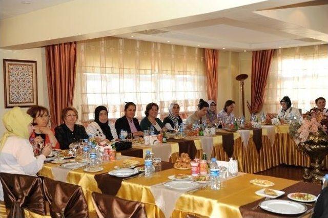 Vali Eşi Hilal Yılmaz dan Eğitime Katkı Yemeği 2